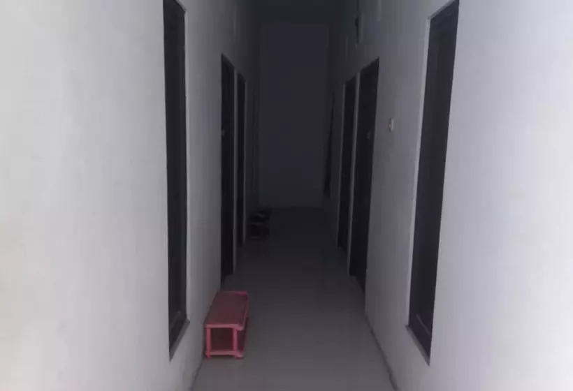 Hotelli Spot On 93886 Kost Zalfa Amalia Syariah