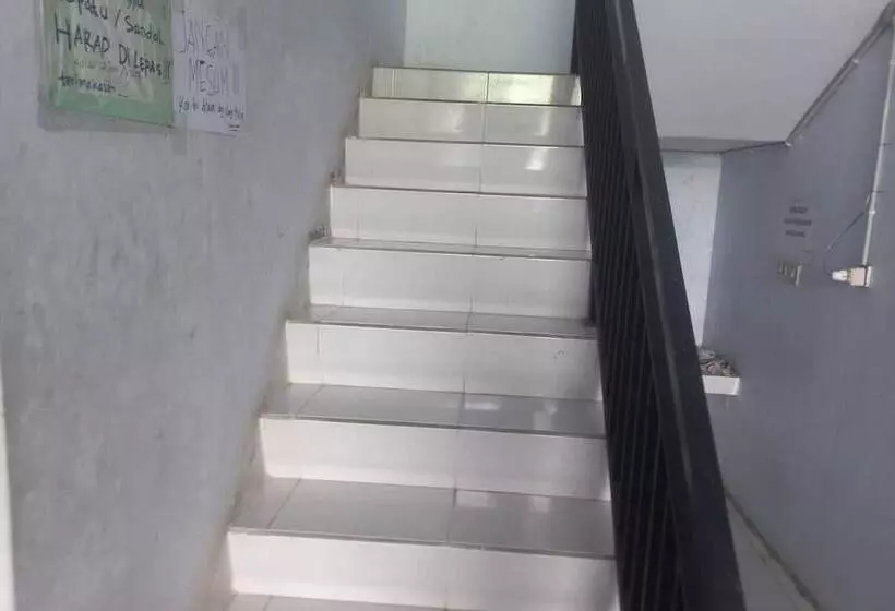 Hotelli Spot On 93886 Kost Zalfa Amalia Syariah