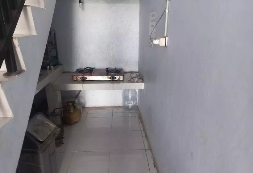 Hotelli Spot On 93886 Kost Zalfa Amalia Syariah