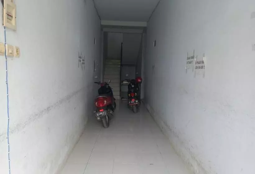 Hotelli Spot On 93886 Kost Zalfa Amalia Syariah