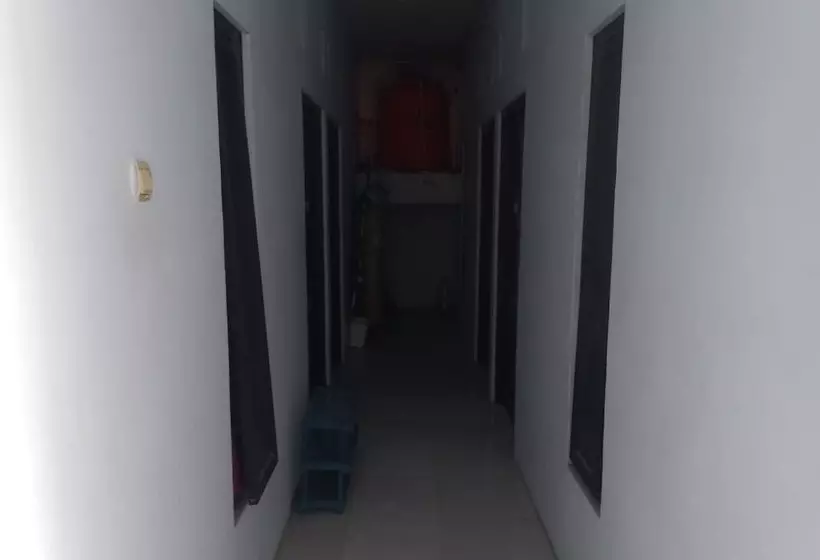 Hotelli Spot On 93886 Kost Zalfa Amalia Syariah