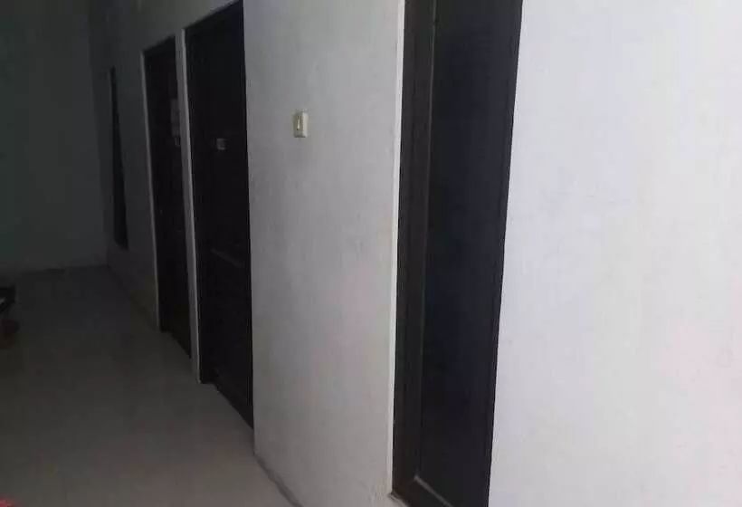 Hotelli Spot On 93886 Kost Zalfa Amalia Syariah