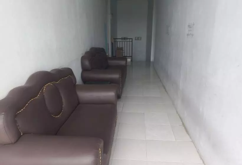 Hotelli Spot On 93886 Kost Zalfa Amalia Syariah