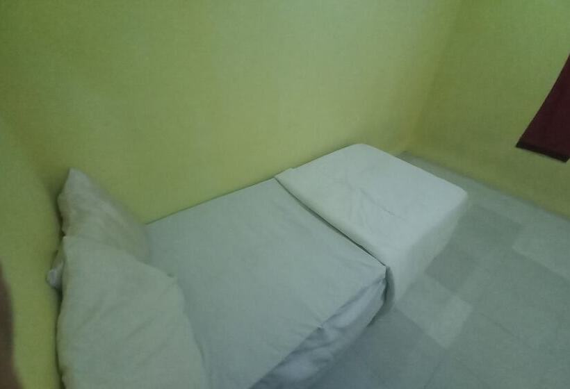 Hotel Spot On 93886 Kost Zalfa Amalia Syariah