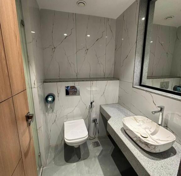 膳宿费 Red Carpet Classic Hospitality Llp