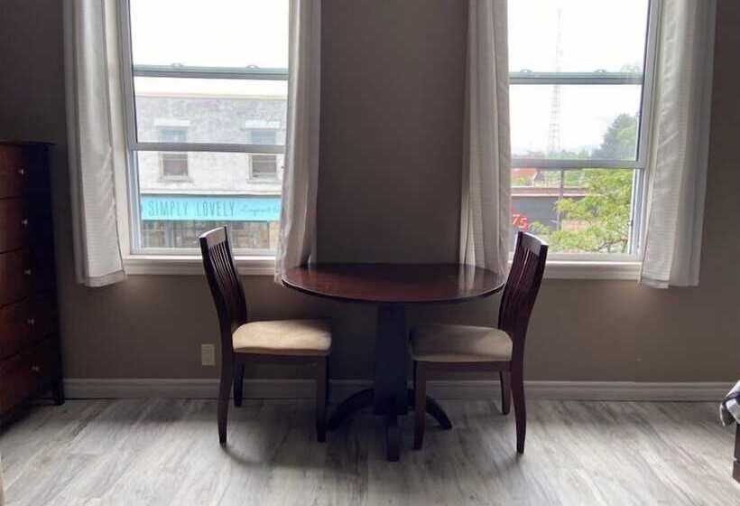 Hostel The Avonlea Inn