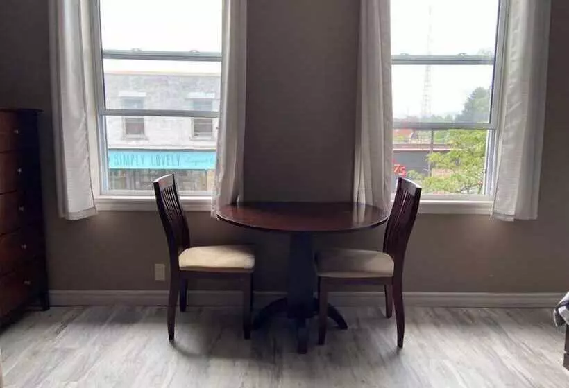 Retkeilymaja The Avonlea Inn