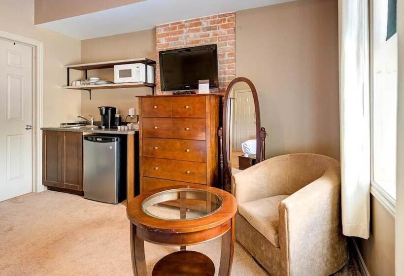 Hostel The Avonlea Inn