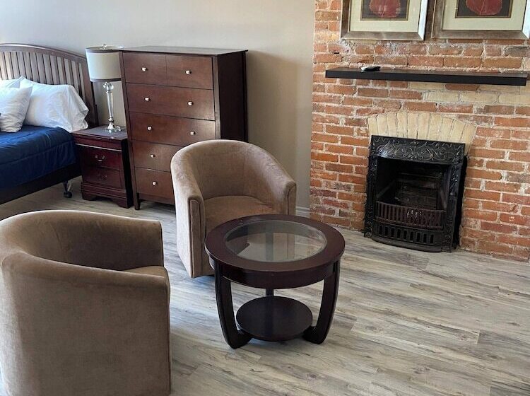 Hostel The Avonlea Inn