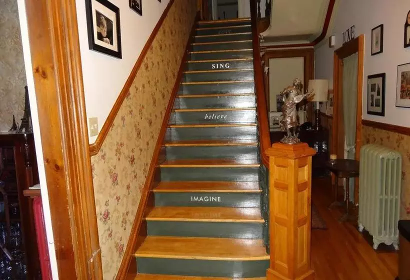 A Tanners Home Inn Bed And Breakfast