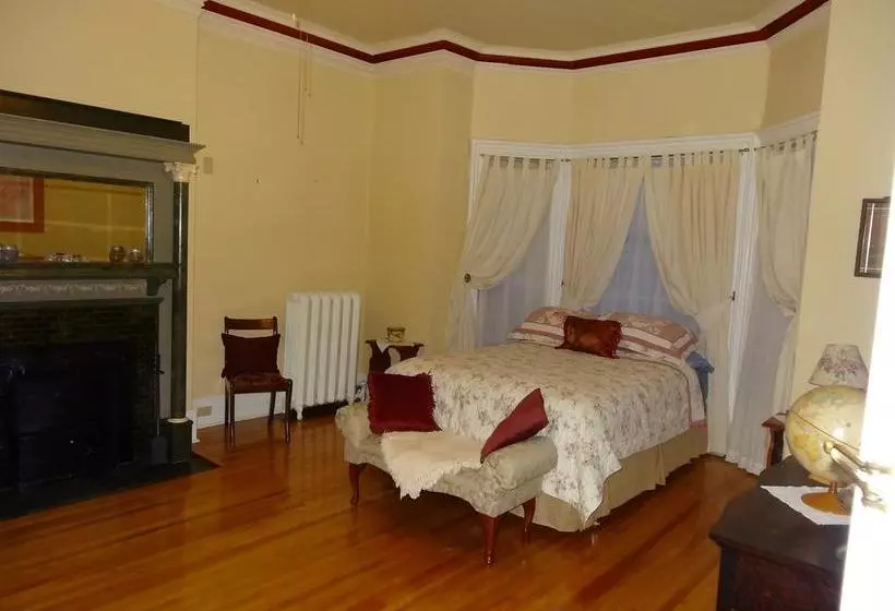 A Tanners Home Inn Bed And Breakfast