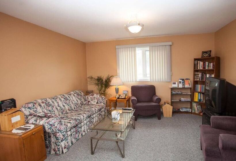 Bed and Breakfast Midnight Sun Inn