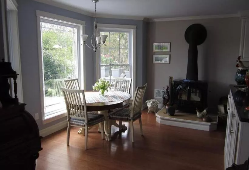 Casa Breeze B & B