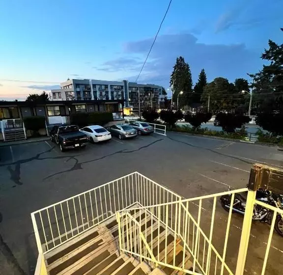 Departure Bay Motel