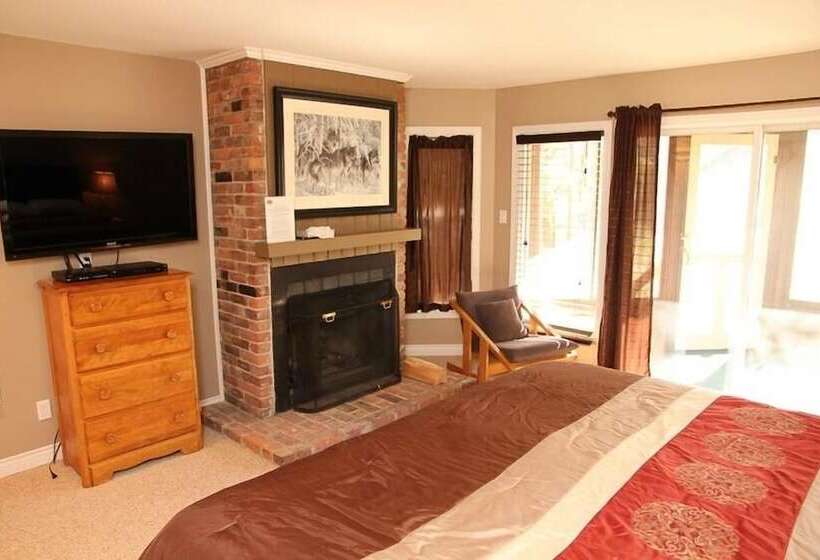 Patterson Kaye Resort On Lake Muskoka