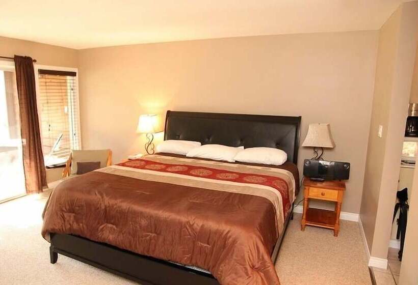 Patterson Kaye Resort On Lake Muskoka