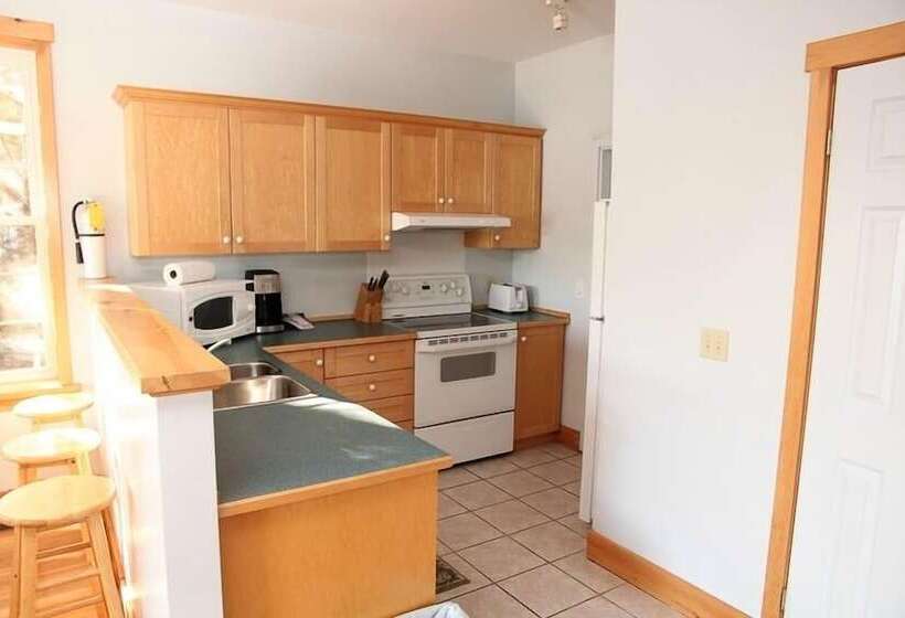 Patterson Kaye Resort On Lake Muskoka