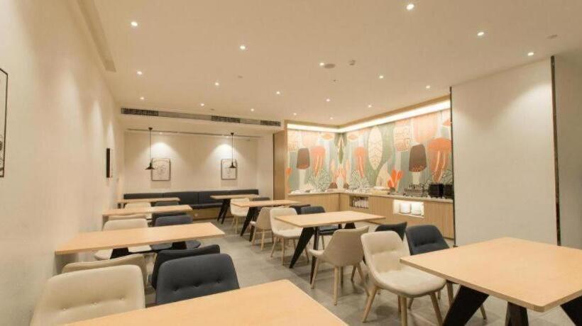 Hanting Hotel Guangyuan Cangxi Binjiang Road