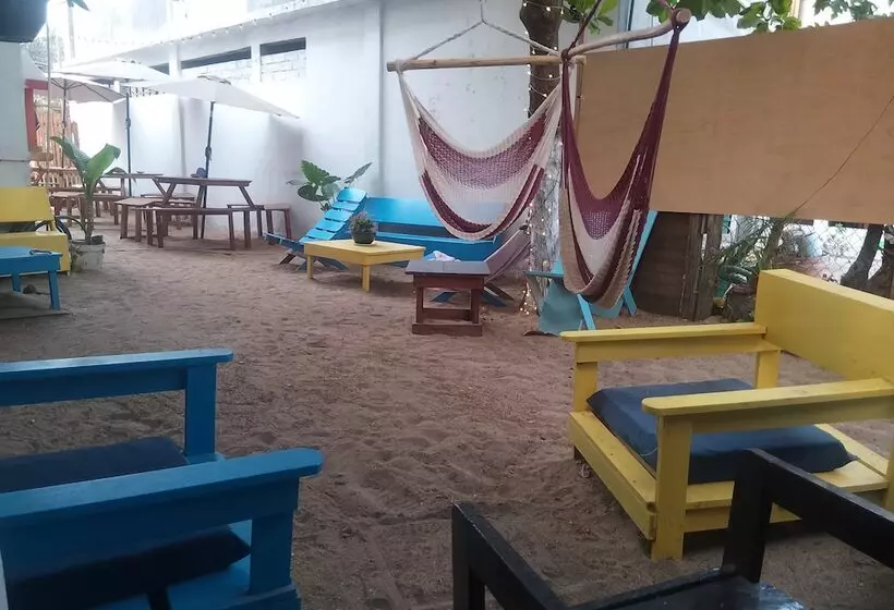 Majatalo Hostal Ledeztrus