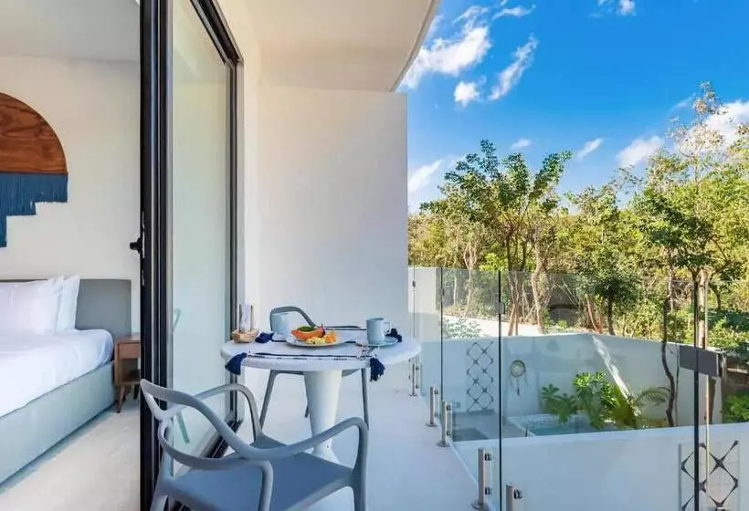 Central Park Lagunas   Luxury Modern Condo With Kitchen