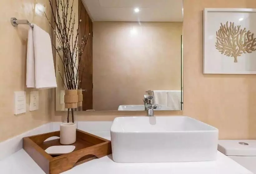 Central Park Lagunas   Luxury Modern Condo With Kitchen