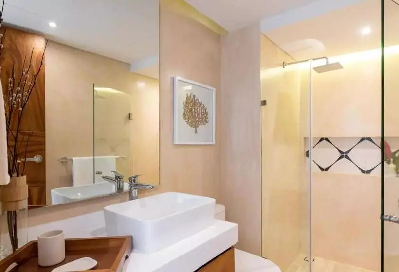 Central Park Lagunas   Luxury Modern Condo With Kitchen