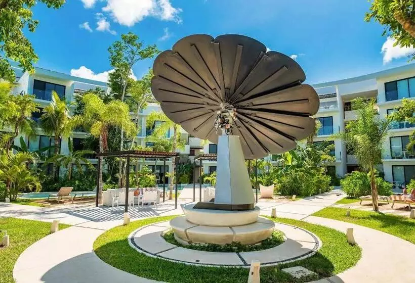 Central Park Lagunas   Luxury Modern Condo With Kitchen