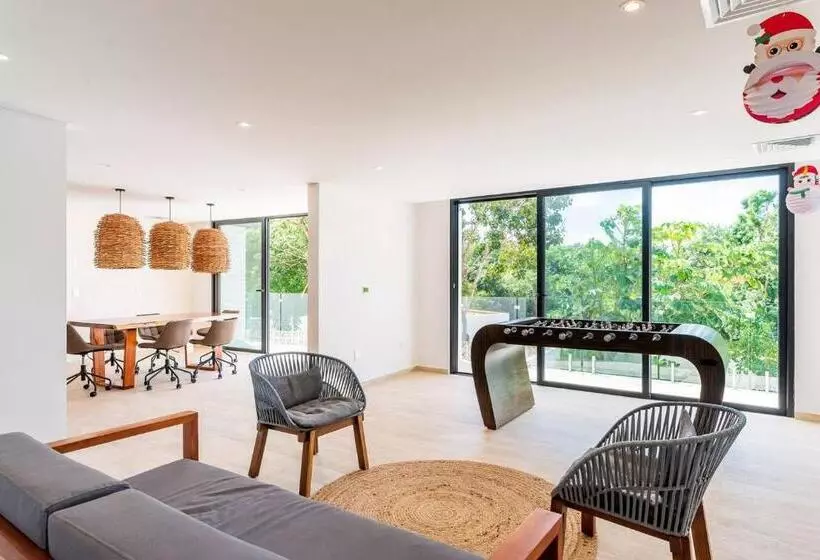 Central Park Lagunas   Luxury Modern Condo With Kitchen