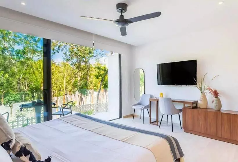 Central Park Lagunas   Luxury Modern Condo With Kitchen