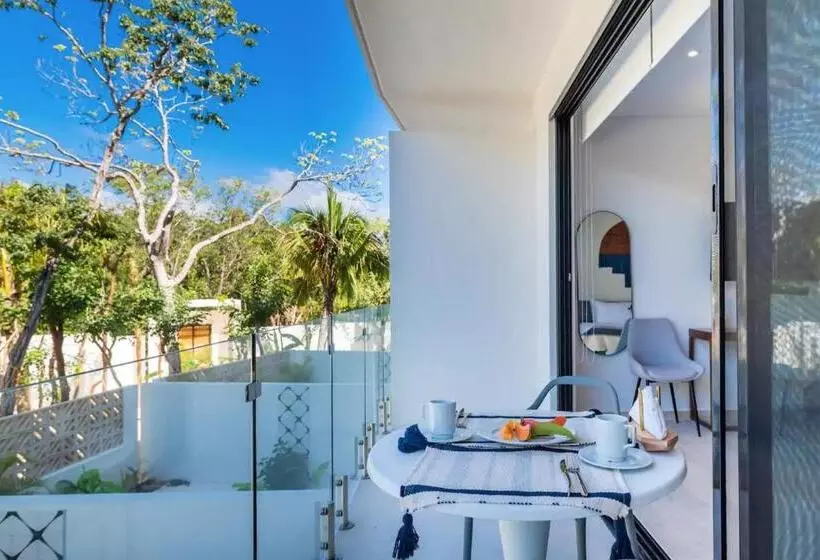 Central Park Lagunas   Luxury Modern Condo With Kitchen