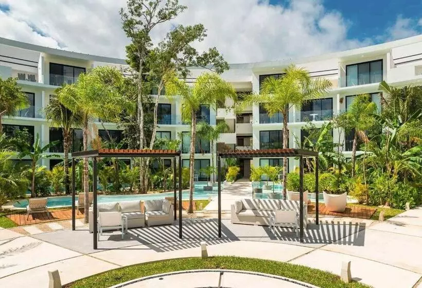 Central Park Lagunas   Luxury Modern Condo With Kitchen