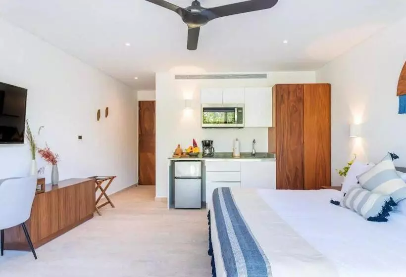 Central Park Lagunas   Luxury Modern Condo With Kitchen