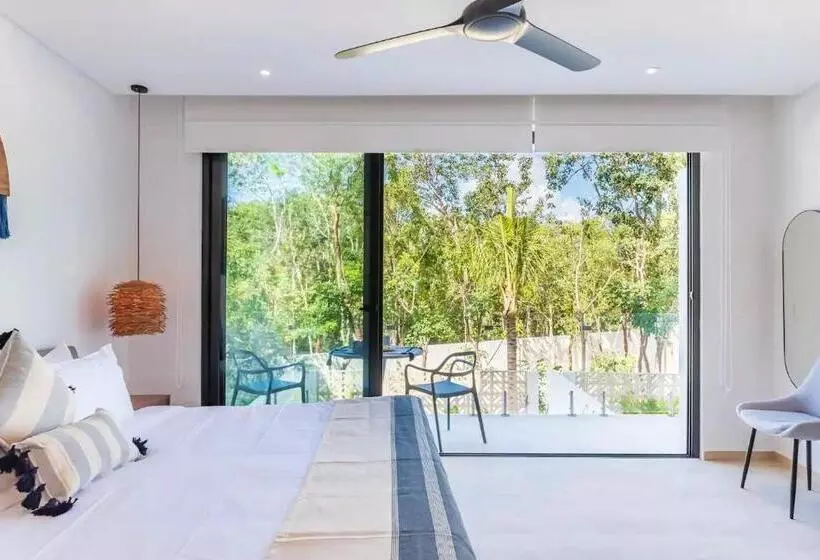 Central Park Lagunas   Luxury Modern Condo With Kitchen