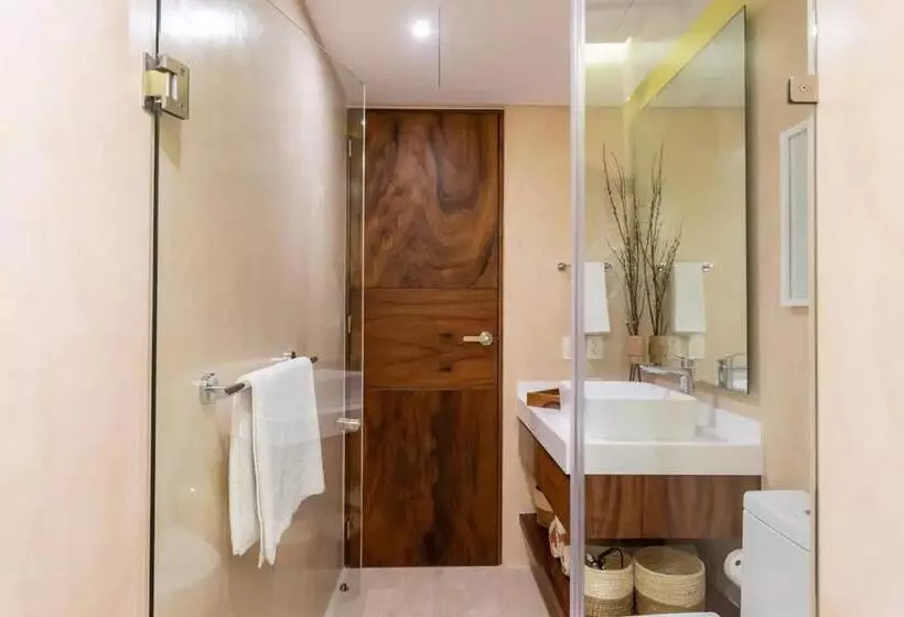 Central Park Lagunas   Luxury Modern Condo With Kitchen