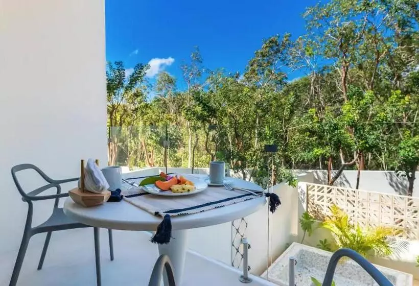 Central Park Lagunas   Luxury Modern Condo With Kitchen