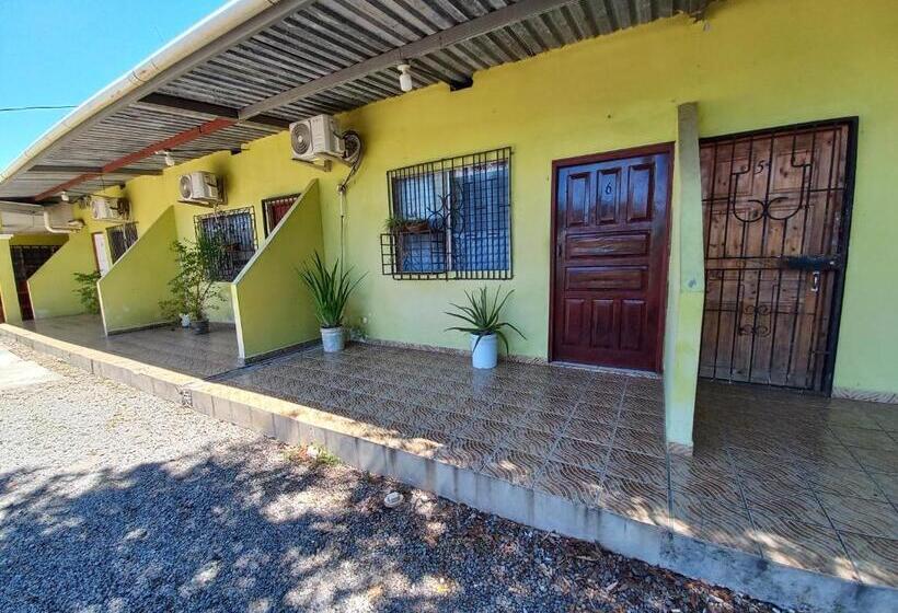 Apartahotel Los Cactus