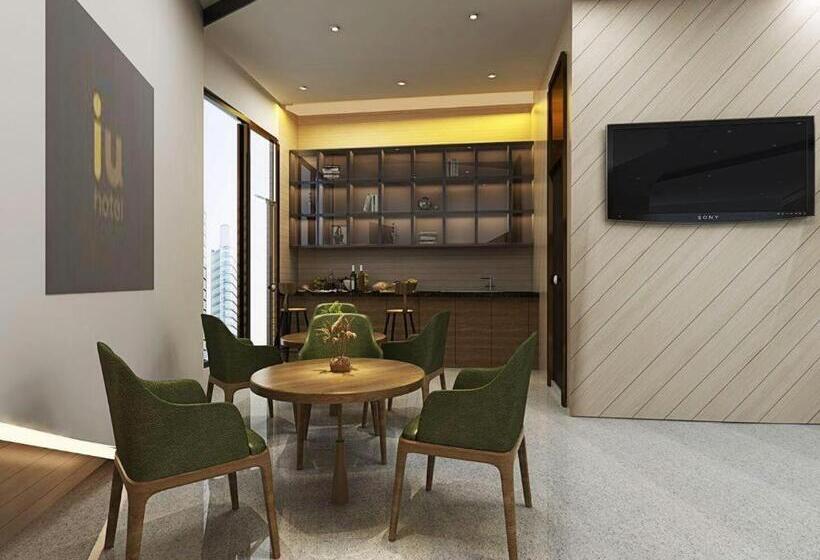 Iu Hotel Qingdao Golden Beach Xuejiadao Metro Station