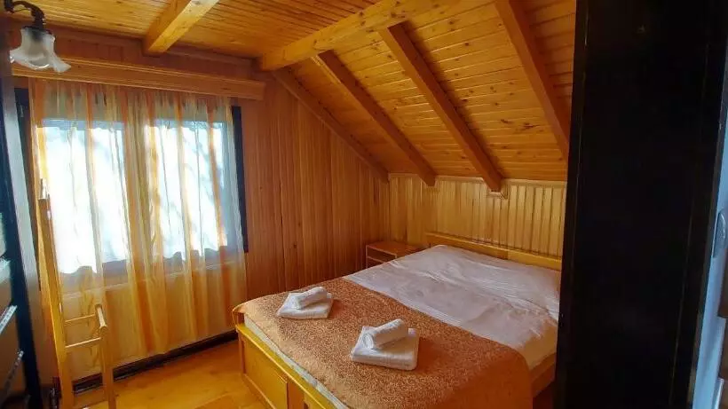 Majatalo Casa Amalia Tocile  Sadu