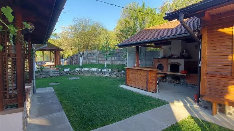 Majatalo Casa Amalia Tocile  Sadu