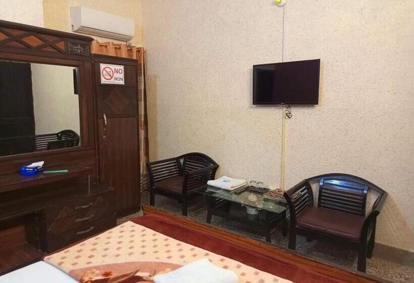 پانسیون Furnish Rooms Near Jinnah Airport