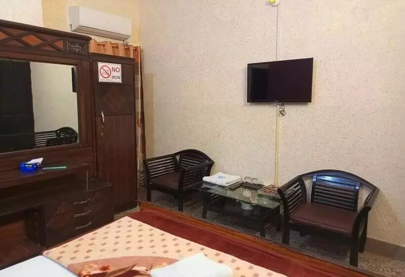 پانسیون Furnish Rooms Near Jinnah Airport