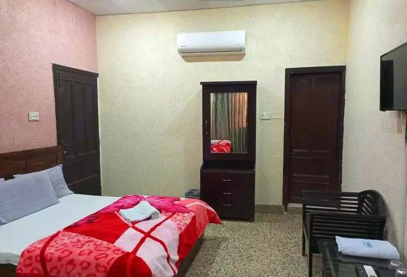 پانسیون Furnish Rooms Near Jinnah Airport