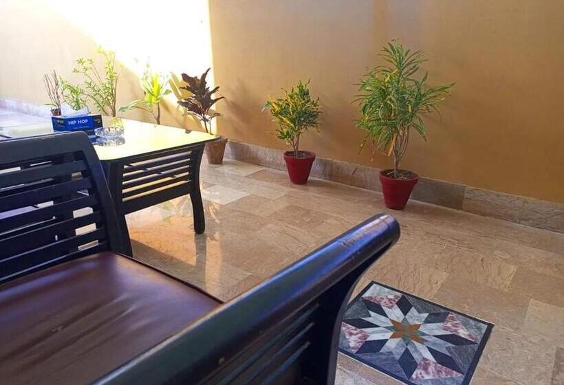 پانسیون Furnish Rooms Near Jinnah Airport