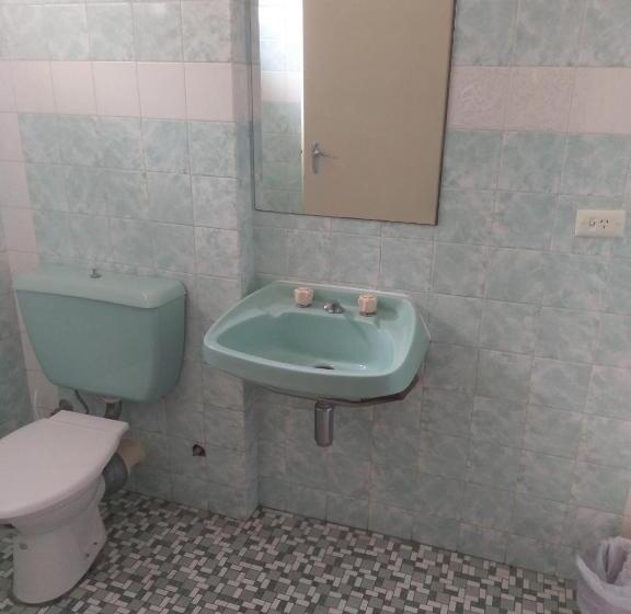 West End Motel & Backpackers