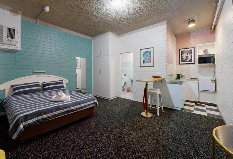 West End Motel & Backpackers