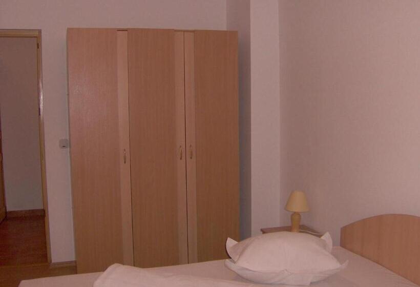 پانسیون Vila Iulia