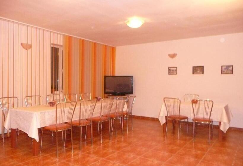 پانسیون Vila Iulia