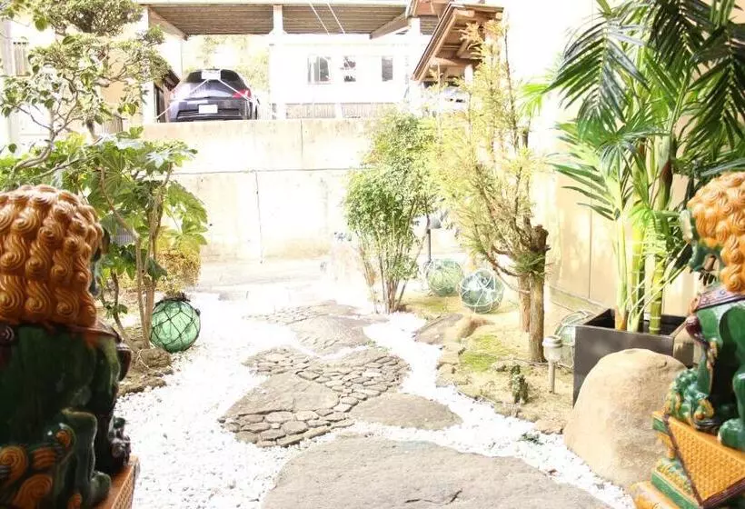 Retkeilymaja Okinawa Minshuku Kariyushi