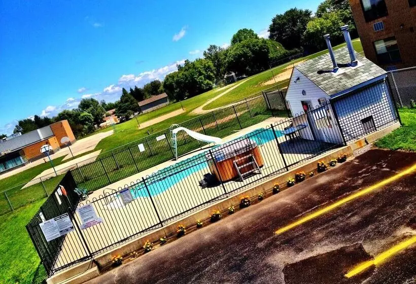 Angus Inn Motel