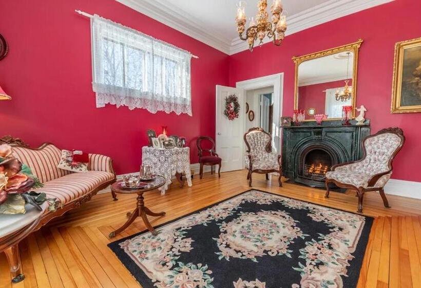 Bed and Breakfast Fitzroy Hall